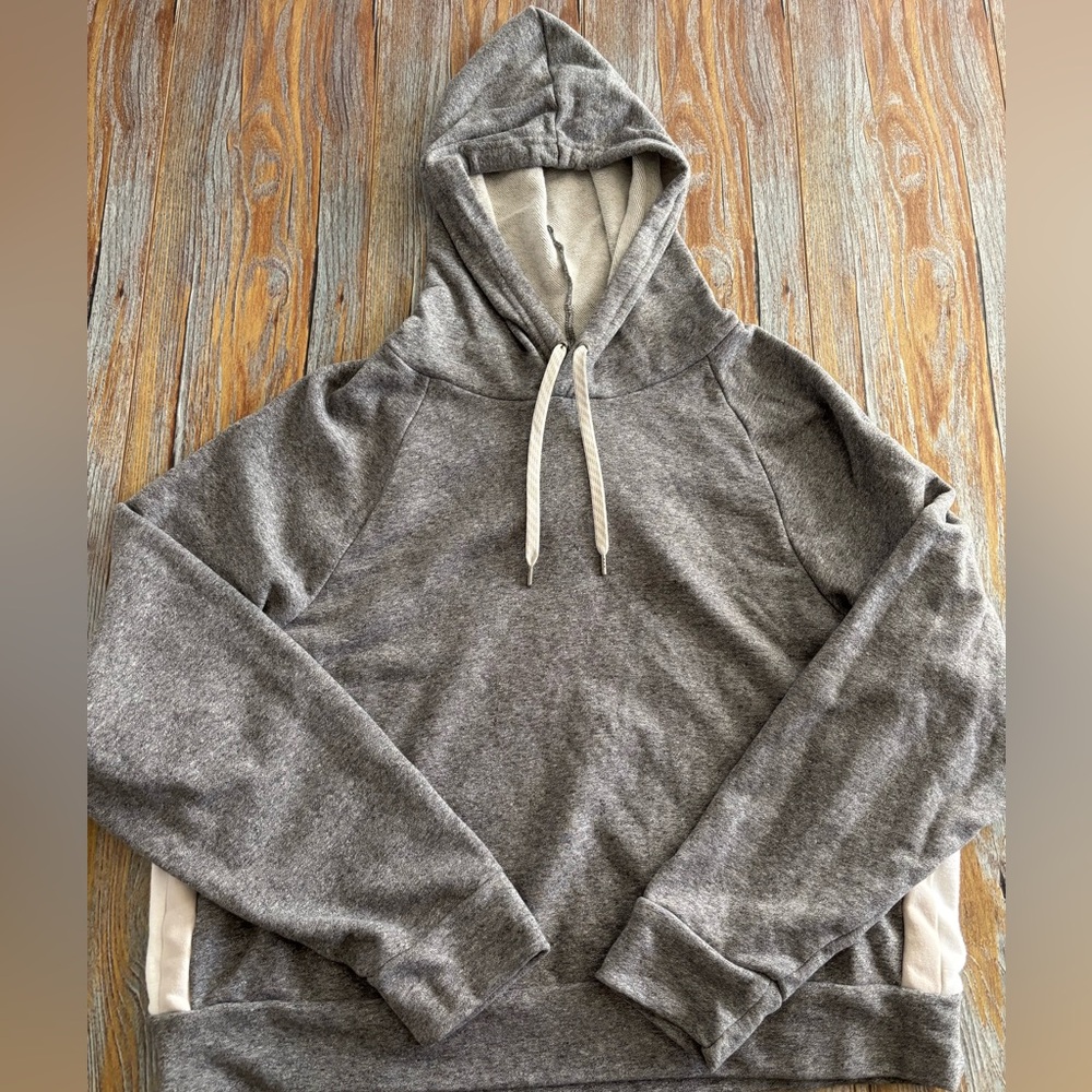 Vuori Women's Halo Essential Hoodie Pullover Light Grey, Size XL